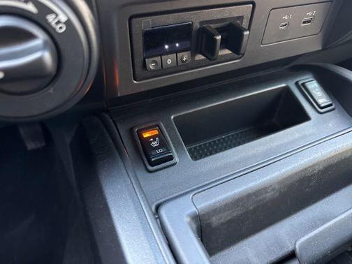 2023 Nissan Titan SV