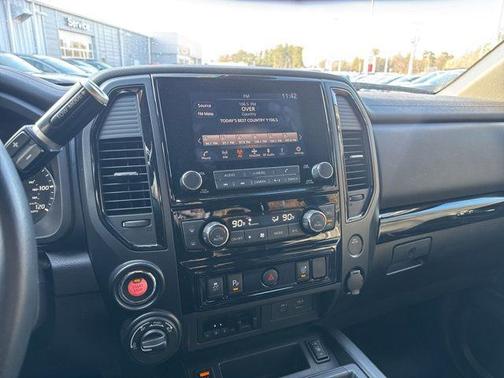 2023 Nissan Titan SV