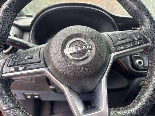 2022 Nissan Kicks SR