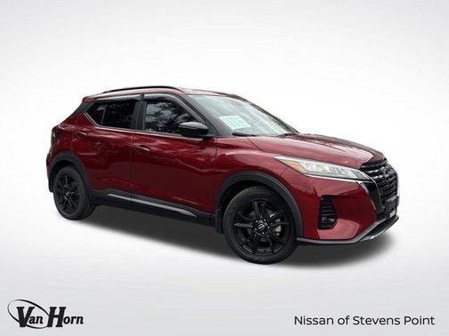 2022 Nissan Kicks SR
