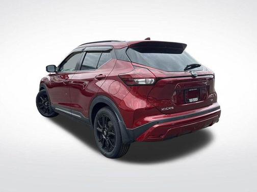 2022 Nissan Kicks SR