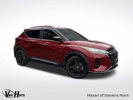 2022 Nissan Kicks SR