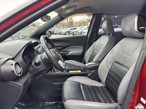 2022 Nissan Kicks SR