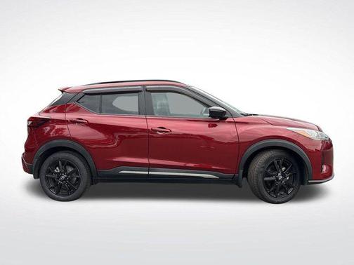 2022 Nissan Kicks SR