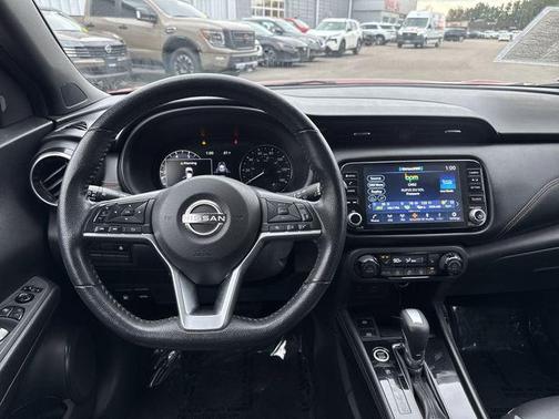 2022 Nissan Kicks SR