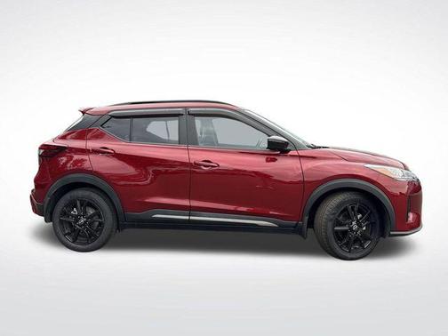 2022 Nissan Kicks SR