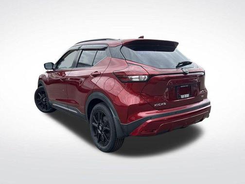 2022 Nissan Kicks SR