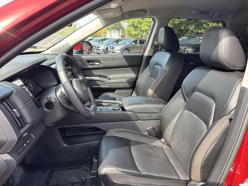 2024 Nissan Pathfinder SL 4WD