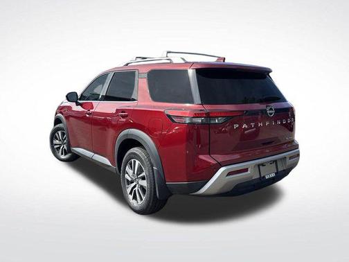 2024 Nissan Pathfinder SL 4WD