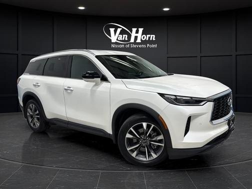 Majestic White 2025 INFINITI QX60 Luxe
