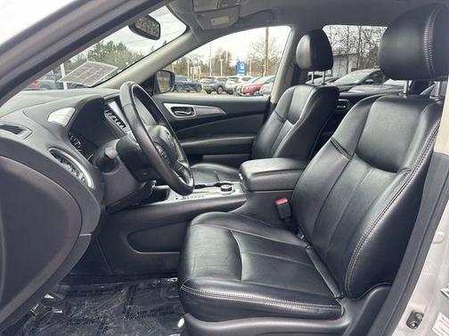2019 Nissan Pathfinder SL