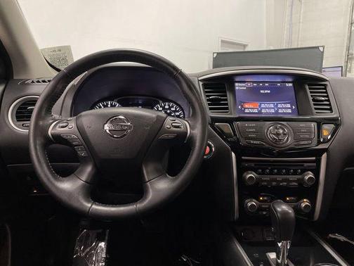 2019 Nissan Pathfinder SV
