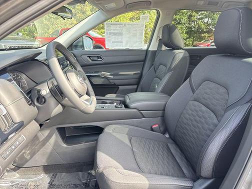 2025 Nissan Pathfinder SV 4WD