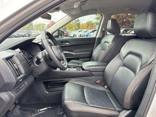2024 Nissan Pathfinder SL 4WD