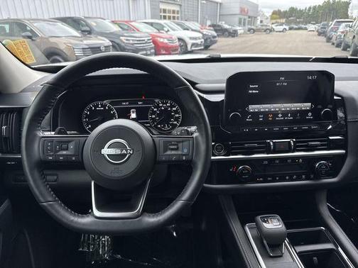 2024 Nissan Pathfinder SL 4WD