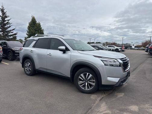 2024 Nissan Pathfinder SL 4WD