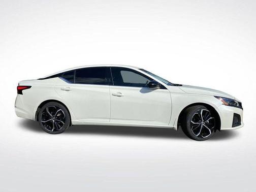 2023 Nissan Altima SR FWD