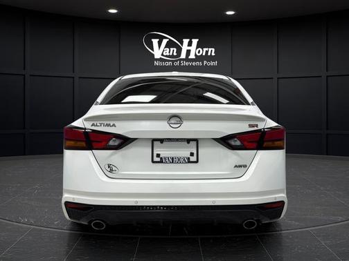 White 2023 Nissan Altima SR Intelligent AWD