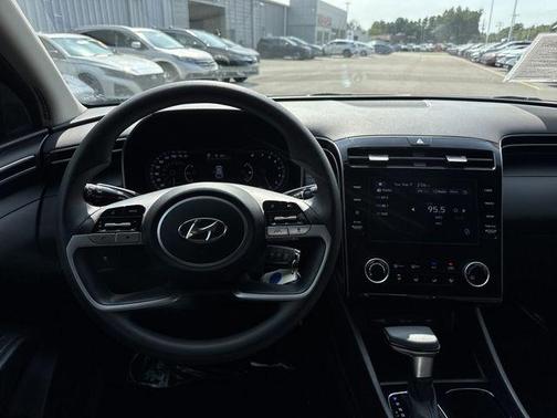 2023 Hyundai TUCSON SE