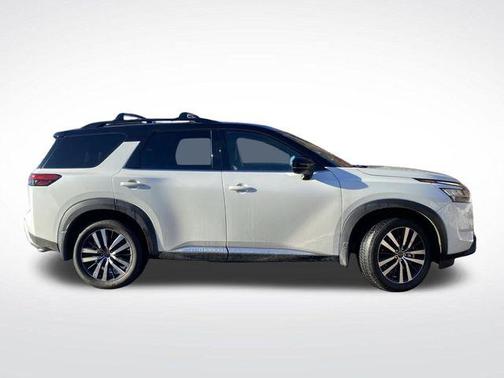 2024 Nissan Pathfinder Platinum 4WD