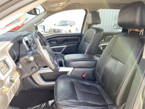 2017 Nissan Titan SL