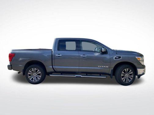 2017 Nissan Titan SL