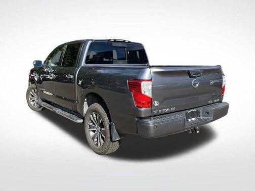 2017 Nissan Titan SL