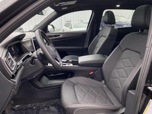 2024 Volkswagen Atlas Cross Sport 2.0T SE w/Technology 4MOTION