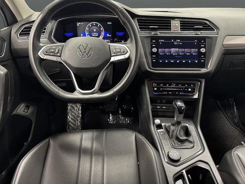 Platinum Gray Metallic 2022 Volkswagen Tiguan 2.0T SE