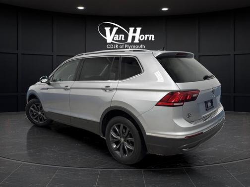 Platinum Gray Metallic 2022 Volkswagen Tiguan 2.0T SE