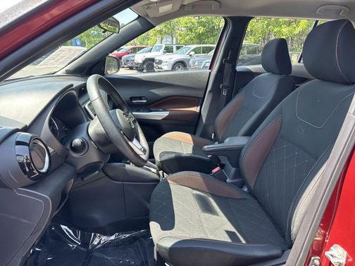 2020 Nissan Kicks SR