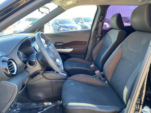 2020 Nissan Kicks SR