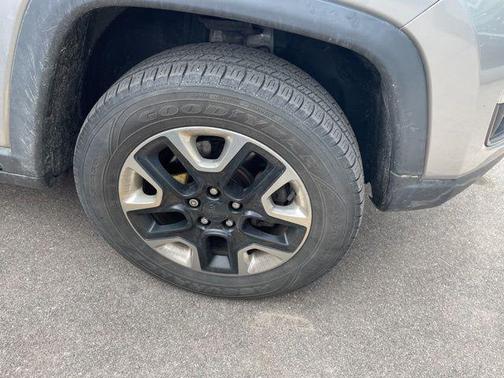 Billet Silver Metallic Clearcoat 2017 Jeep New Compass Trailhawk