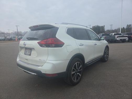 Pearl White Tricoat 2019 Nissan Rogue SL