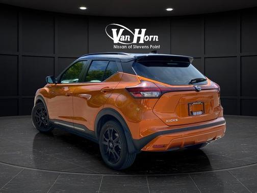 Monarch Orange Metallic/Super Black 2023 Nissan Kicks SR
