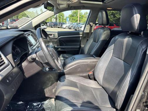 2017 Toyota Highlander SE