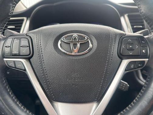 2017 Toyota Highlander SE