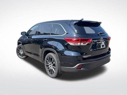2017 Toyota Highlander SE