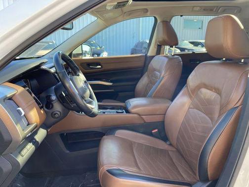 2022 Nissan Pathfinder Platinum 4WD