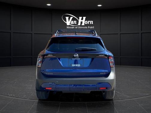 Deep Blue Pearl 2027 Nissan Kicks SV