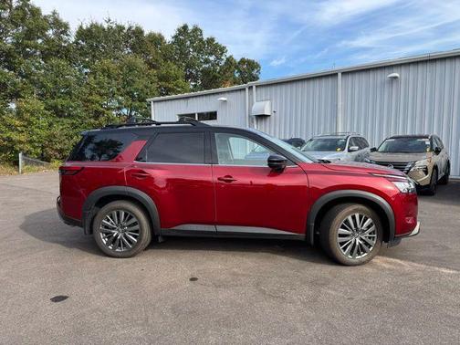 2024 Nissan Pathfinder SL 4WD