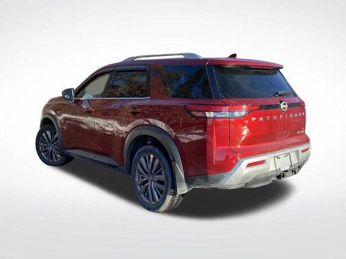 2022 Nissan Pathfinder SL 4WD