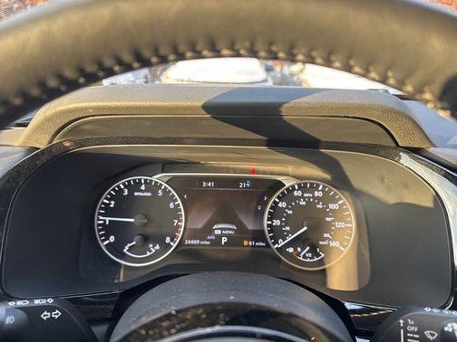 2022 Nissan Pathfinder SL 4WD