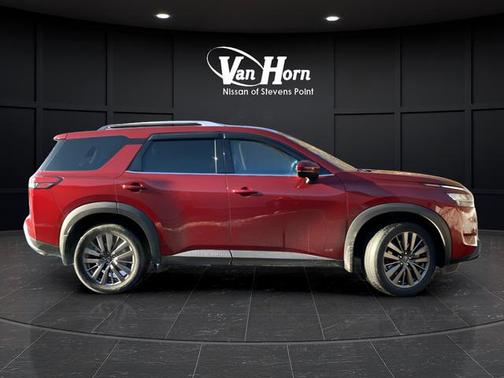 2022 Nissan Pathfinder SL 4WD