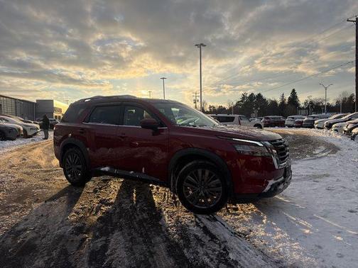 2022 Nissan Pathfinder SL 4WD