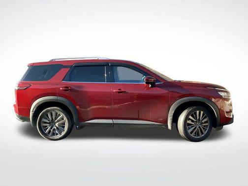 2022 Nissan Pathfinder SL 4WD