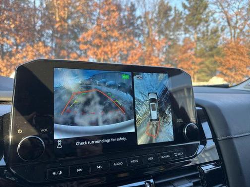 2022 Nissan Pathfinder SL 4WD