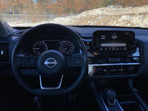 2022 Nissan Pathfinder SL 4WD