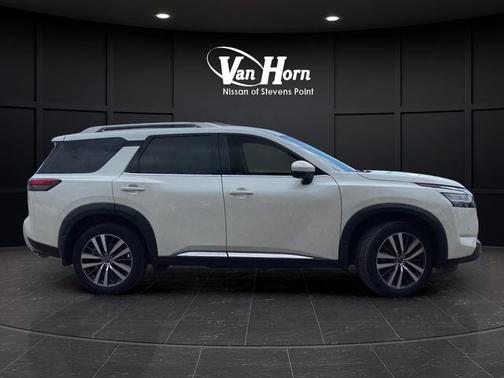 Pearl White Tricoat 2022 Nissan Pathfinder Platinum 4WD