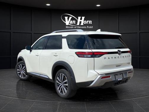 Pearl White Tricoat 2022 Nissan Pathfinder Platinum 4WD